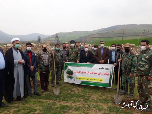 آئین غرس نهال توسط خانواده شهدا در شهرستان آزادشهر