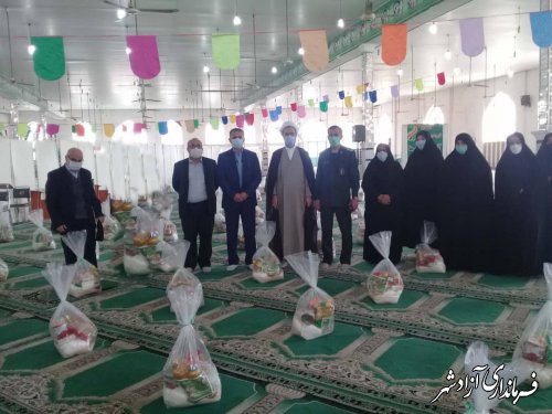 توزیع 300 بسته مواد غذایی در ماه مبارک رمضان در آزادشهر