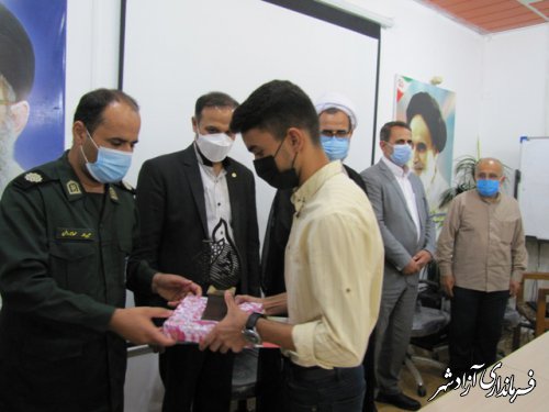 تجلیل از برترینهای کشوری بیست و نهمین اجلاسیه سراسری نماز در شهرستان آزادشهر