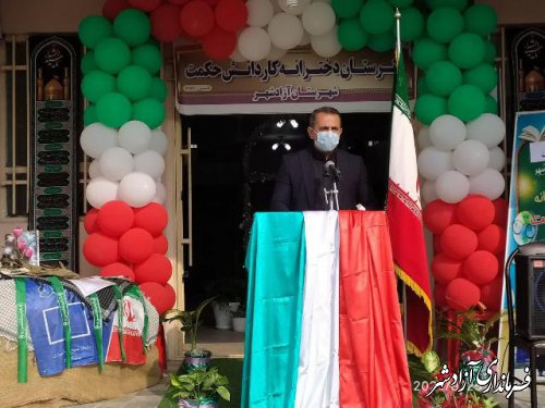نواختن زنگ متمرکز آغاز سال تحصیلی جدید در هنرستان دخترانه کاردانش حکمت آزادشهر