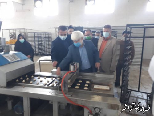 بازدید فرماندار آزادشهر از کارخانه کیک و کلوچه شاداب مهردوست