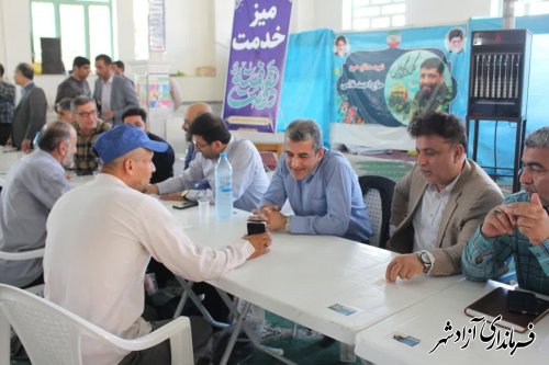 میز خدمت در مصلی نماز جمعه آزادشهر  به مناسبت گرامیداشت هفته دولت