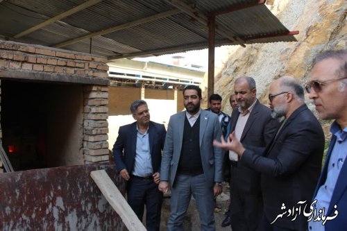 بازدید فرماندار آزادشهر از کارخانه آجر ماشینی قابوس آجر