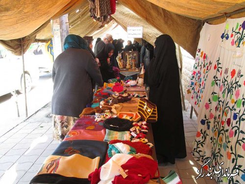 نمایشگاه صنایع دستی ، غذایی و تولیدات روستایی در بندرگز برپا شد