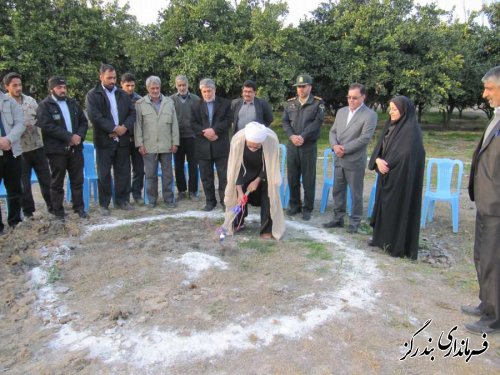 کلنگ احداث نمازخانه بین راهی روستای ابراهیم آباد به زمین زده شد