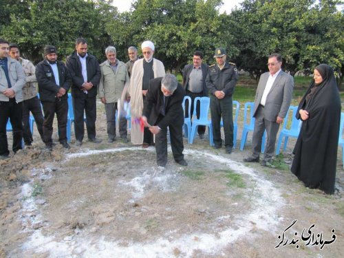 کلنگ احداث نمازخانه بین راهی روستای ابراهیم آباد به زمین زده شد