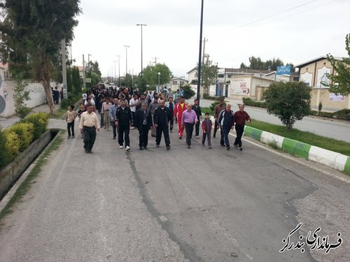 همایش پیاده روی خانوادگی هفته دفاع مقدس در بندرگز برگزار شد