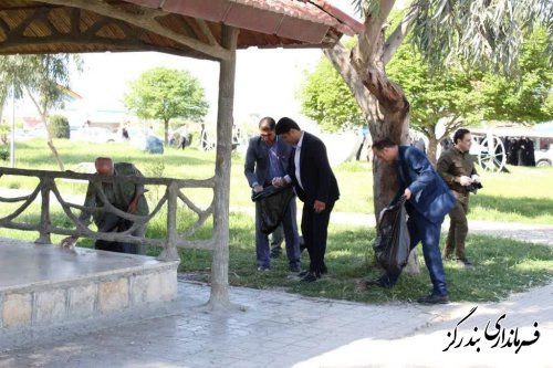 گزارش تصویری || پاکسازی زمین ساحل بندرگز به مناسبت روز جهانی زمین پاک