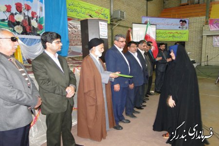 معلمان نمونه و فعالان آموزش و پرورش بندرگز تجليل شدند / تصاویر