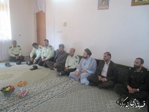 دیدار فرماندار بندرگز با خانواده شهید موسوی