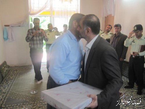 دیدار فرماندار بندرگز با خانواده شهید موسوی