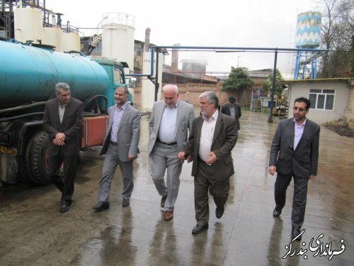بازدید معاون برنامه ریزی استاندار از واحدهای تولیدی و صنعتی بندرگز