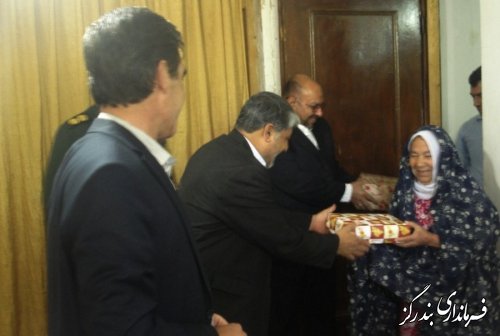 مسوولان بندرگز با خانواده شهید ریاحی دیدار کردند