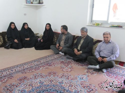 دیدار مسوولان بندرگز با خانواده شهید جمال