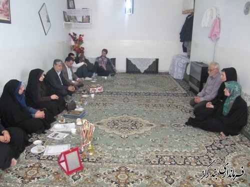 مسوولان بندرگز با جوان نمونه این شهرستان دیدار کردند