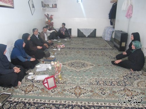 مسوولان بندرگز با جوان نمونه این شهرستان دیدار کردند
