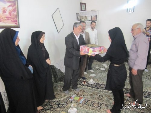 مسوولان بندرگز با جوان نمونه این شهرستان دیدار کردند