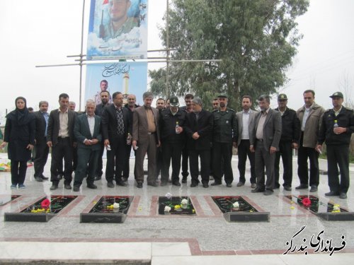 مزار شهدای بندرگز غبارروبی و عطرافشانی شد