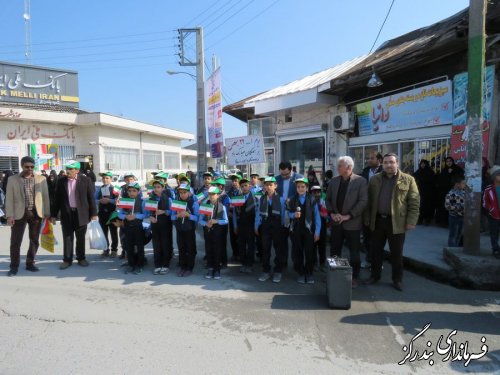 راهپیمایی پرشور 22 بهمن در بندرگز برگزار شد