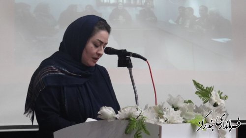 هنرمندان روح جامعه را به سمت آرامش سوق می‌دهند و جایگاه شایسته‌ای دارند