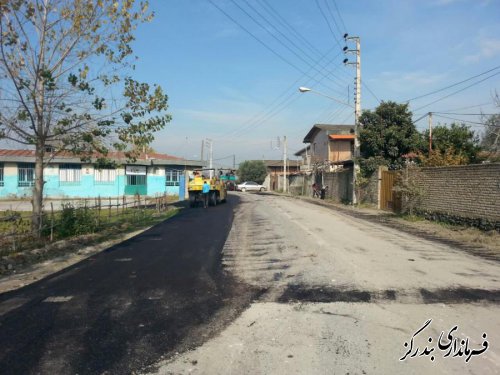 فرمانداربندرگز از اجرای آسفالت روستایی با اعتبار ۶۰۰میلیون تومان درشهرستان خبر داد