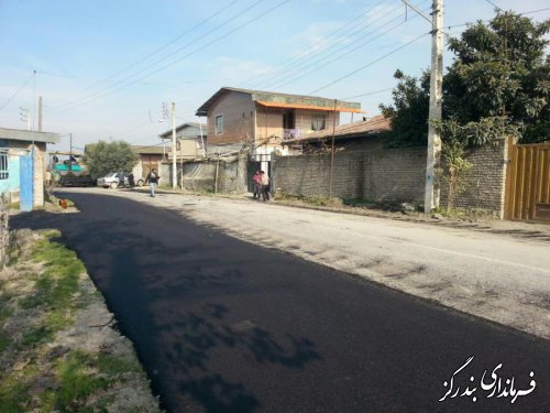 فرمانداربندرگز از اجرای آسفالت روستایی با اعتبار ۶۰۰میلیون تومان درشهرستان خبر داد