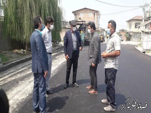 بازدید فرماندار بندرگز از آسفالت ریزی معابر روستای لیوان شرقی