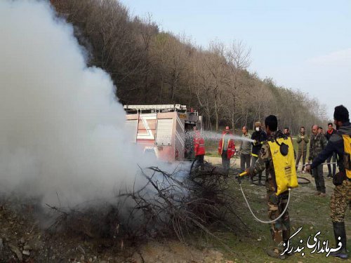 مانور اطفای حریق جنگلها در روستای استون آباد برگزار شد