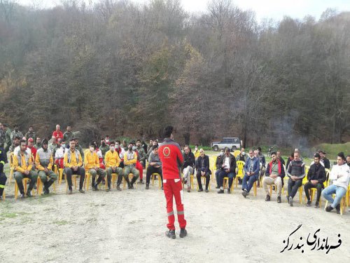 مانور اطفای حریق جنگلها در روستای استون آباد برگزار شد