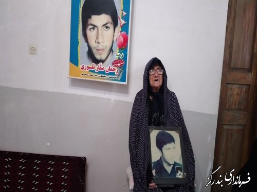 بخشدار نوکنده با خانواده شهید در روستای تلور دیدار کرد