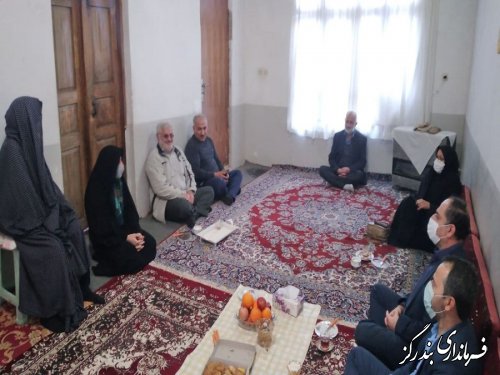 بخشدار نوکنده با خانواده شهید در روستای تلور دیدار کرد