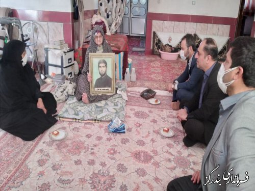 دیدار بخشدار نوکنده با خانواده شهید محمدرضا ملاح