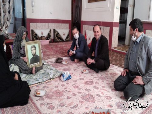 دیدار بخشدار نوکنده با خانواده شهید محمدرضا ملاح