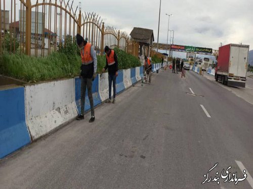 بخشدار نوکنده از رنگ آمیزی نیوجرسی های محدوده پلیس راه خبر داد