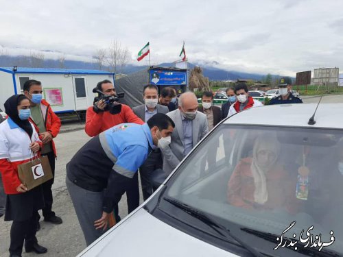 مسافران نوروزی در پلیس راه نوکنده مورد استقبال قرار گرفتند