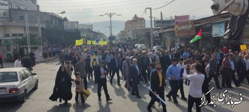 راهپیمایی پر شور مردم و دانش آموزان شهرستان بندرگز به مناسبت یوم الله ۱۳ آبان