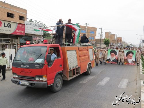 پیکر پاک شهید بر دستان قدر شناس مردم گالیکش تشییع شد