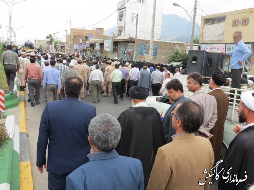 پیکر پاک شهید بر دستان قدر شناس مردم گالیکش تشییع شد