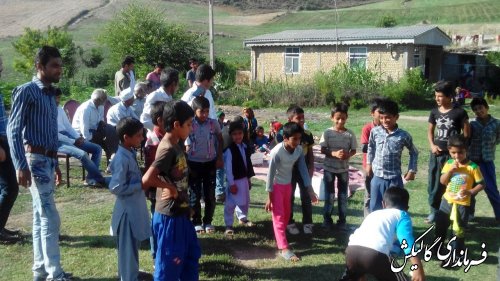 همبازی شدن بخشدار لوه با بچه های روستای منجلو
