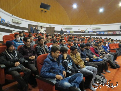 فرماندار در همایش دانش آموزان رأی اولی پسر