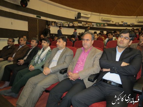 فرماندار در همایش دانش آموزان رأی اولی پسر
