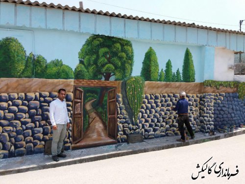 بازدید بخشدار مرکزی از نقاشی های  روی دیوار معابر روستای تراجیق