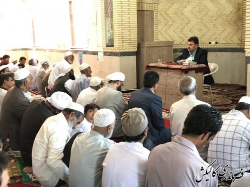 فرماندار گالیکش در بین نمازگزاران اهل سنت بخش لوه شهرستان حضور یافت