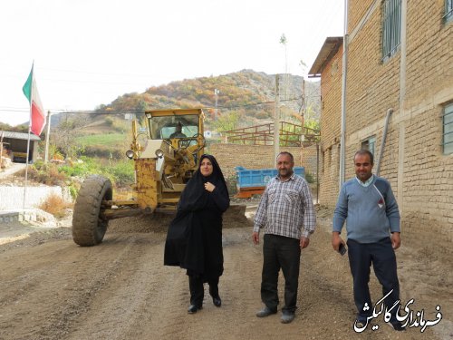 بازدید فرماندار گالیکش از پروژه زیرسازی و آسفالت معابر روستای فرنگ