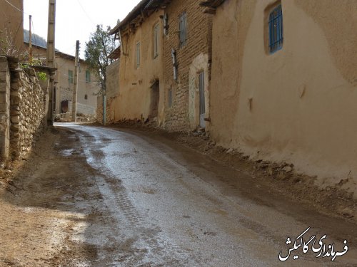 بازدید فرماندار گالیکش از پروژه زیرسازی و آسفالت معابر روستای فرنگ