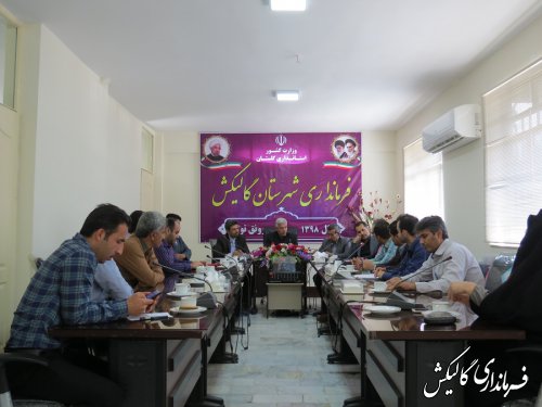 جلسه رسیدگی به اثرات فعالیت‌ کارخانه سیمان پیوند گلستان بر روستای تلوستان برگزار شد