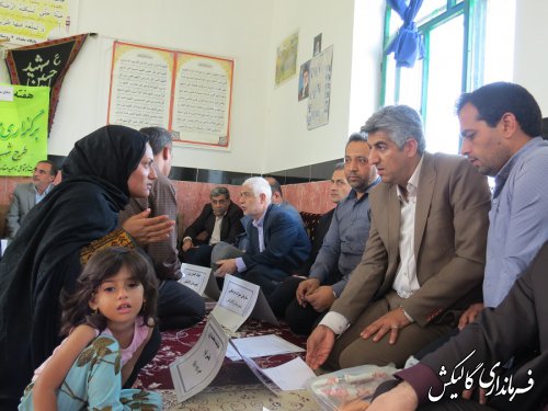 "میز خدمت" مسئولین شهرستان گالیکش در روستای "دارآباد" برگزار شد