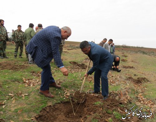 طرح ملی نهضت سبز با شعار نهال‌کاری همگانی برای ایرانی سرسبز در گالیکش برگزار شد