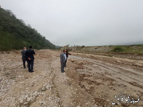 بازدید میدانی فرماندار از روند ساماندهی بستر رودخانه دوغ در محدوده روستای تنگراه