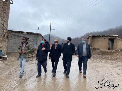 بازدید مشترک فرماندار گالیکش و مدیرکل بنیاد مسکن استان از وضعیت مدرسه کانکسی در روستای یورت کاظم